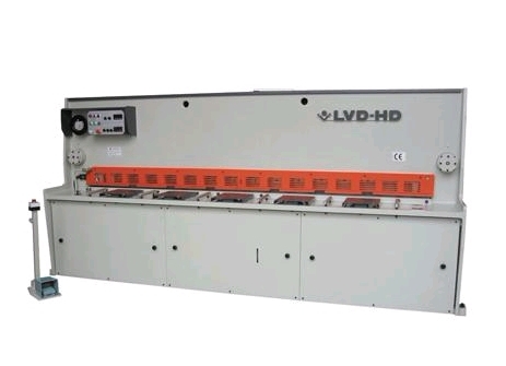 Гидравлические гильотинные ножницы LVD серии CS